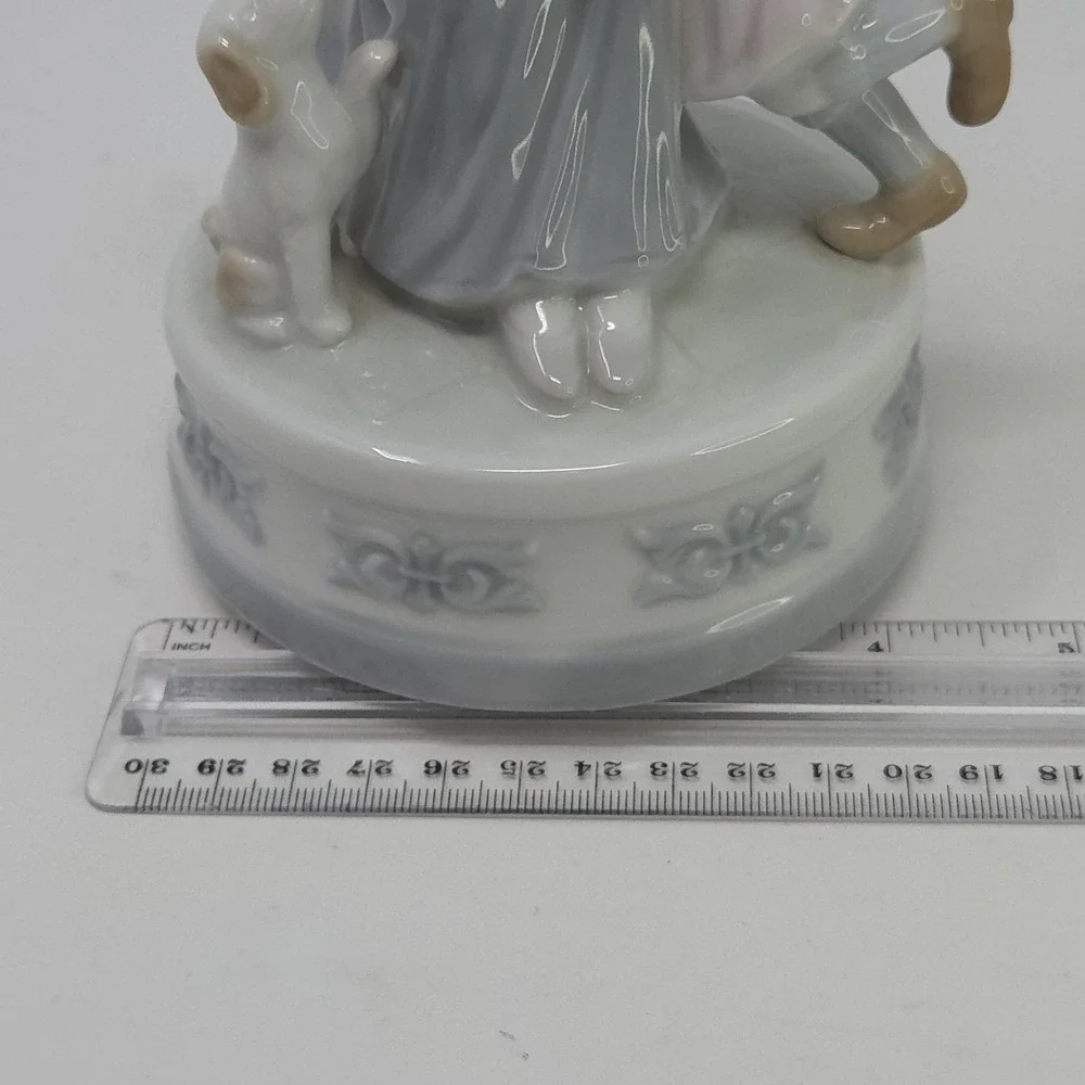 Valencia Collection‎ Porcelain Mother Child Music Box 7.5